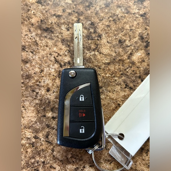 2017 - 18 TOYOTA iM OEM FLIP KEY REMOTE USED FOB - Picture 5 of 6